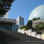 Multiplexe UGC Ciné Cité à la Défense: façade du cinéma de 16 salles