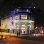 Cinéma Louxor à Paris, au carrefour Barbès Cinéma Louxor à Paris, au carrefour Barbès