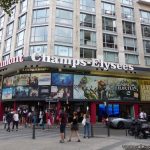 Fermeture du cinéma Gamont Ambassade sur les Champs-Elysées.